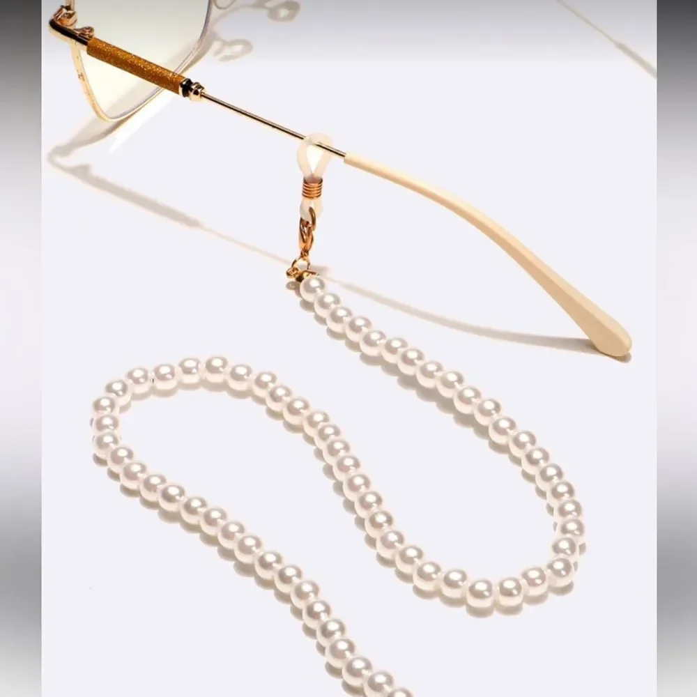 Classic Pearl Eyeglass Chain Necklace - White R351